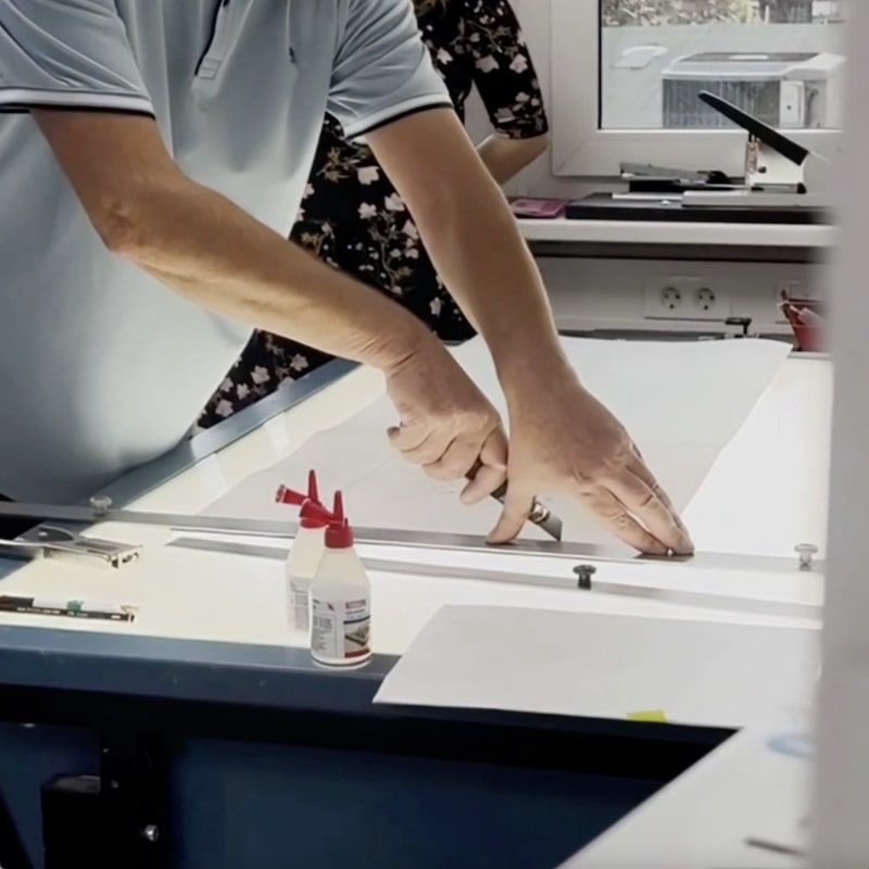 GIF-animatie gepersonaliseerde hoodie borduurwerk op SWF-borduurmachine